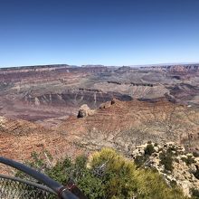 Navajo Pointは柵もあるがすぐに柵のない場所になる