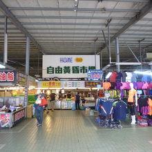 黄昏自由市場入り口