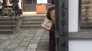 湯島天満宮近くのお寺