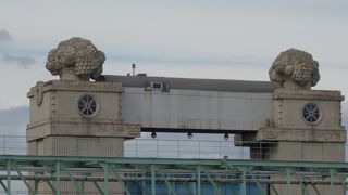 美しいデザインの水門