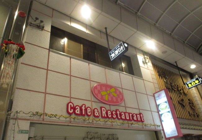 ハイカラ通りのカフェです