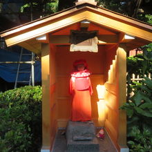 隣にめぐみ地蔵があります