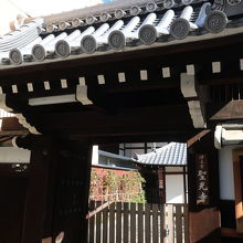 四条通を少し下った所にある