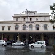 サレルノ駅 ：アマルフィーやポジターノ行の玄関口　