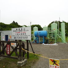 石油を採掘してたら温泉が…これが源泉です