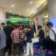 オギノパンのあんぱんの行列