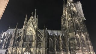 目の前にケルン大聖堂！