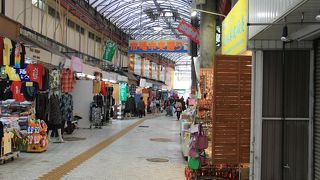 牧志の商店街の一本です