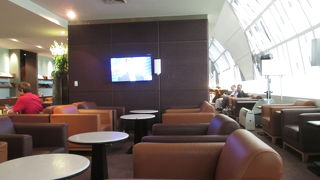 朝のロイヤルシルクラウンジ (スワンナプーム空港内)