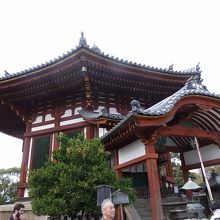 特異な形、よく目立つ