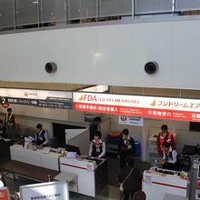 チェックインカウンター