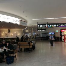 一部、人の少ない場所もある。