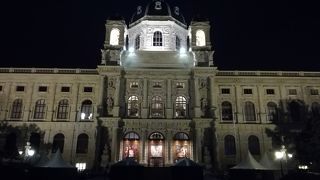 世界屈指のコレクション。近年は展覧会も充実。