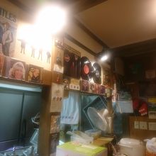 ロック好きな店主の好みのCD＆レコードジャケットがいっぱい