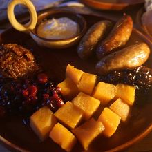 クマとイノシシと鹿のソーセージ