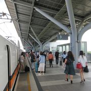 台南の市内にある台南駅とはローカル線で30分ほどの距離があります。