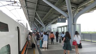 台南の市内にある台南駅とはローカル線で30分ほどの距離があります。