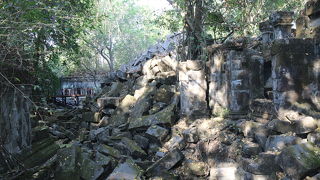 朝一番の遺跡は幻想的な静けさ