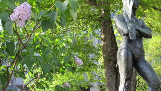 たくましい青年を感じる像ですよ