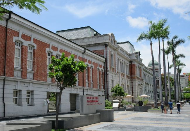 国立台湾文学館の中でも、当時の建物を綺麗に残して壁面などが見学できます。