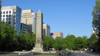 巨大な記念碑ですね