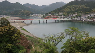 河原が広がる清流