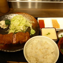 牛かつ麦飯とろろセット