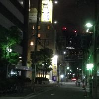 地下鉄を出て路地に入ると正面に見えるので迷わない