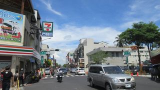 安平古堡の最寄停車場はこの道路沿い。