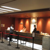 落ち着いたフロント