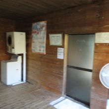 奥の御風呂は　人が居なかったので。脱衣所です。