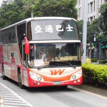 台北都心部は専用レーンを通る