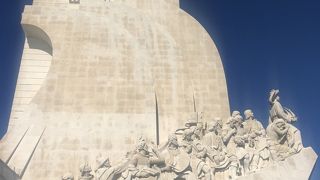 大きなモニュメント