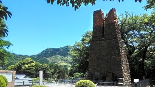 ひっそりと佇む