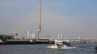 バンランプーからサトーンまでチャオプラヤエキスプレスボートに乗る