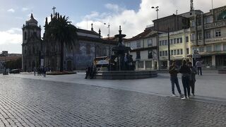 ポルト大学前の広場