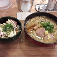 味噌ラーメンとチャーシュー丼