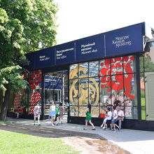 チケット売場の建物