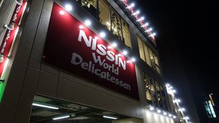 外国人客の多い高級スーパー