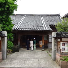 お寺の正面です