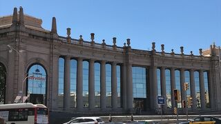 スペイン広場のロータリーを囲む建物の一つ