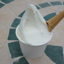 搾りたて生乳を100％使用しているというジェラート