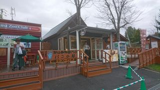 正面入り口入ってすぐ