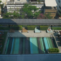 客室からプール