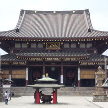 威風堂々とした本堂