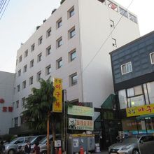 温泉付きモーテルがあります