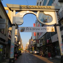 温陽温泉の商店街