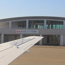 空港ターミナルビルです