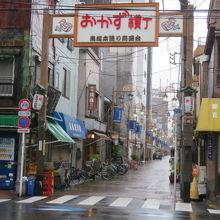 佐衛門橋通りからの入口