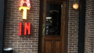 おしゃれなアメリカンレストラン。